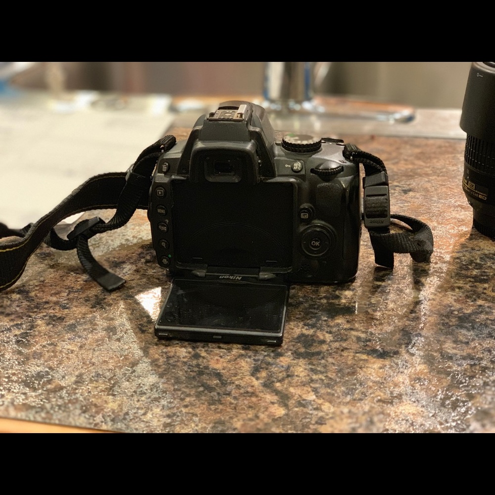 Nikon D5000 bundle - Picture 3 of 15